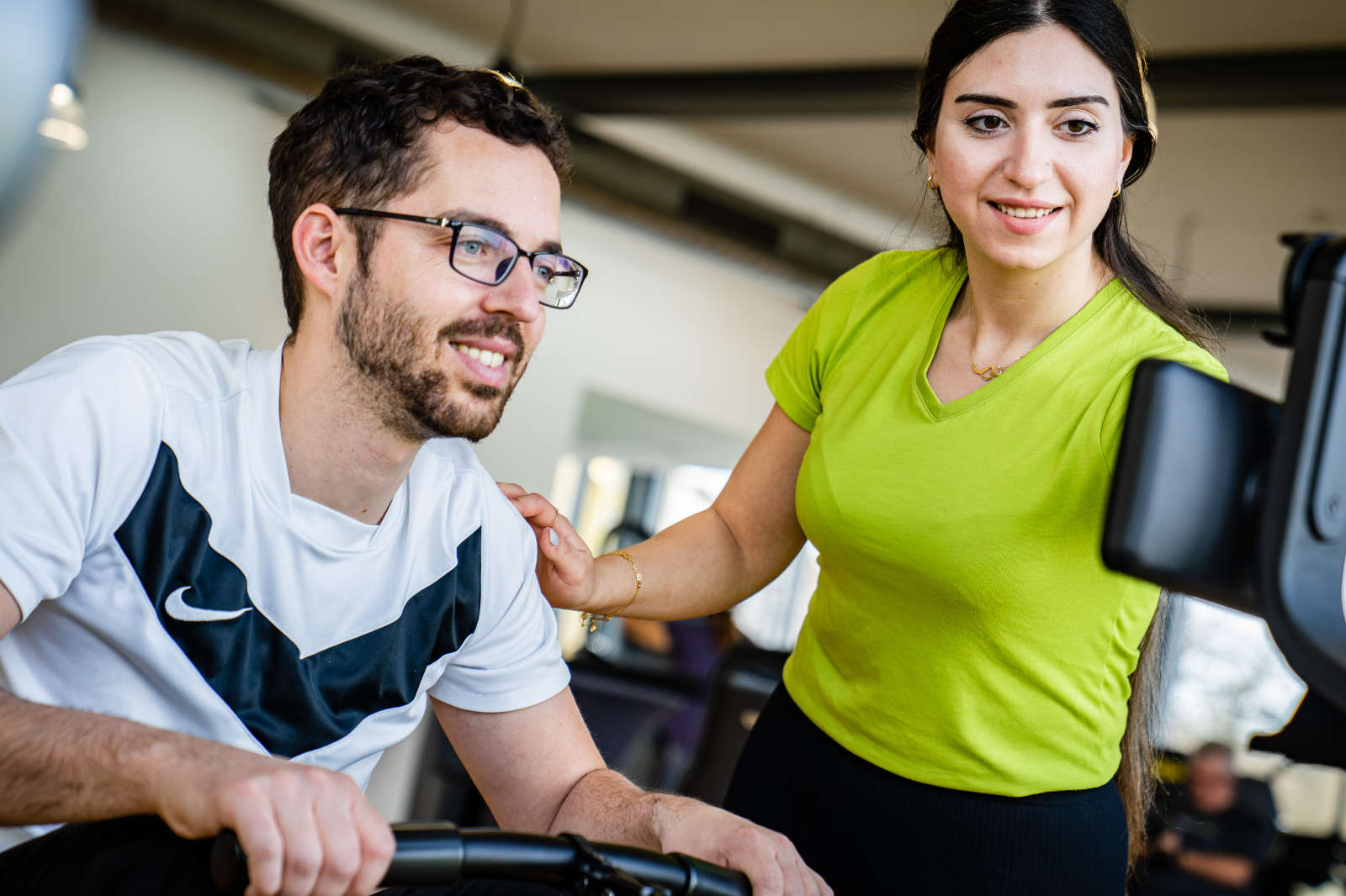 Beratung am Rudergerät im Sportpunkt